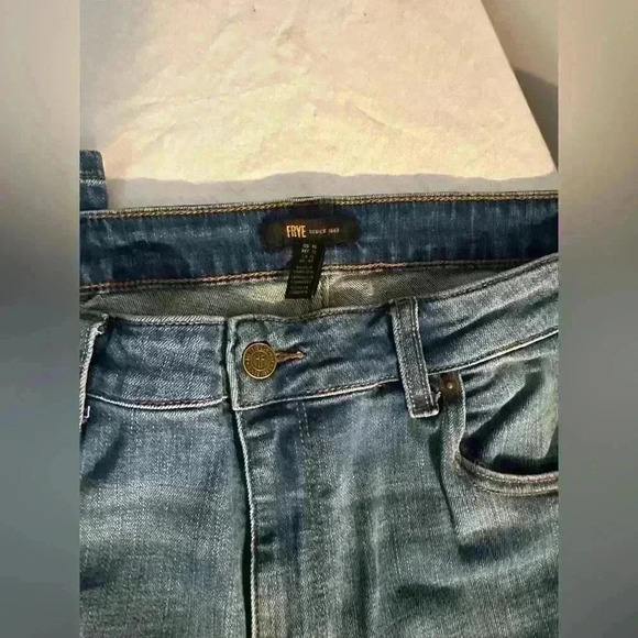 Size 16 Frye Jeans like New - Picture 4 of 8